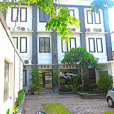 OYO 3156 Hotel Warta Dua Denpasa Buitenkant foto