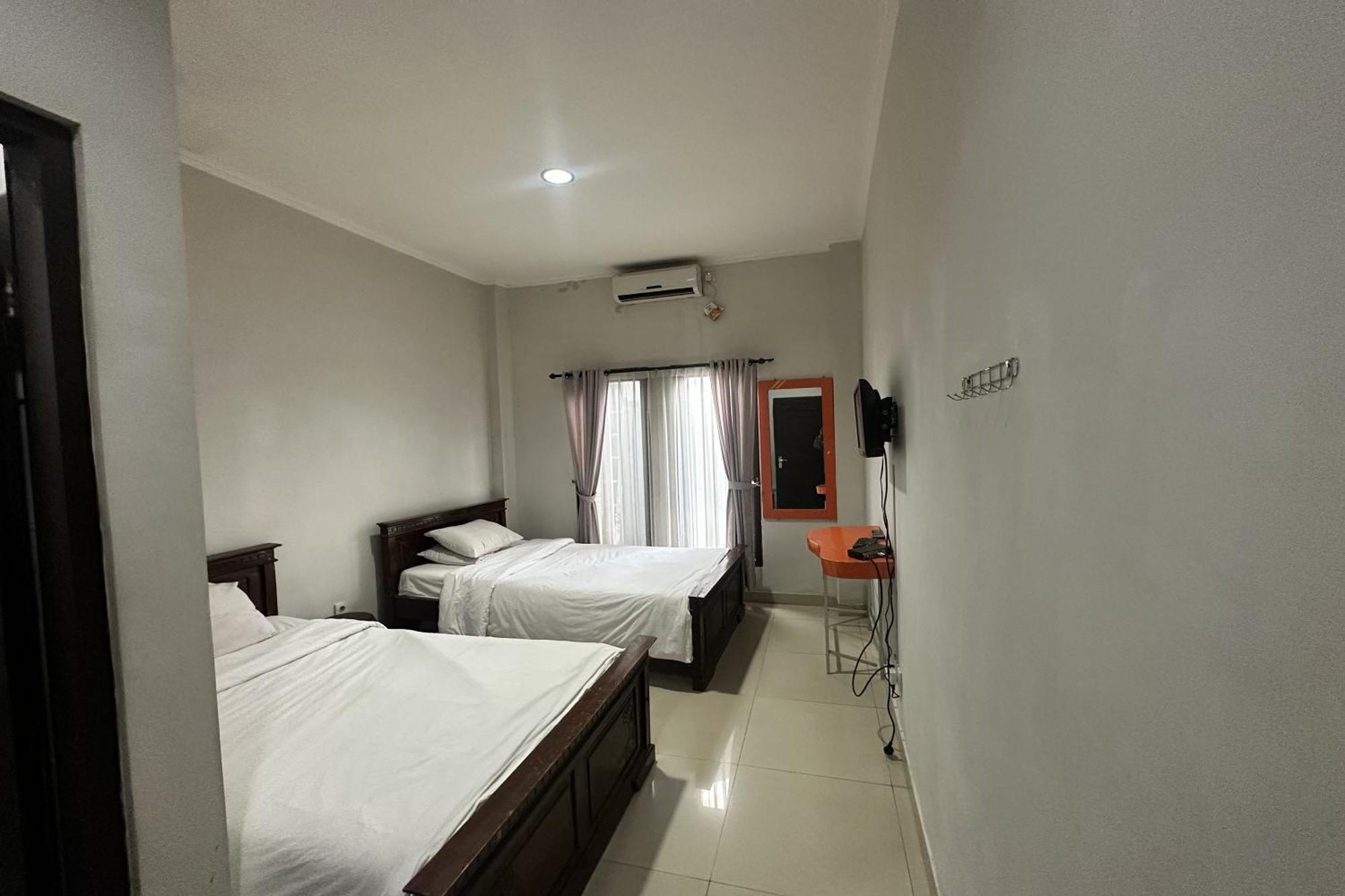 OYO 3156 Hotel Warta Dua Denpasa Buitenkant foto