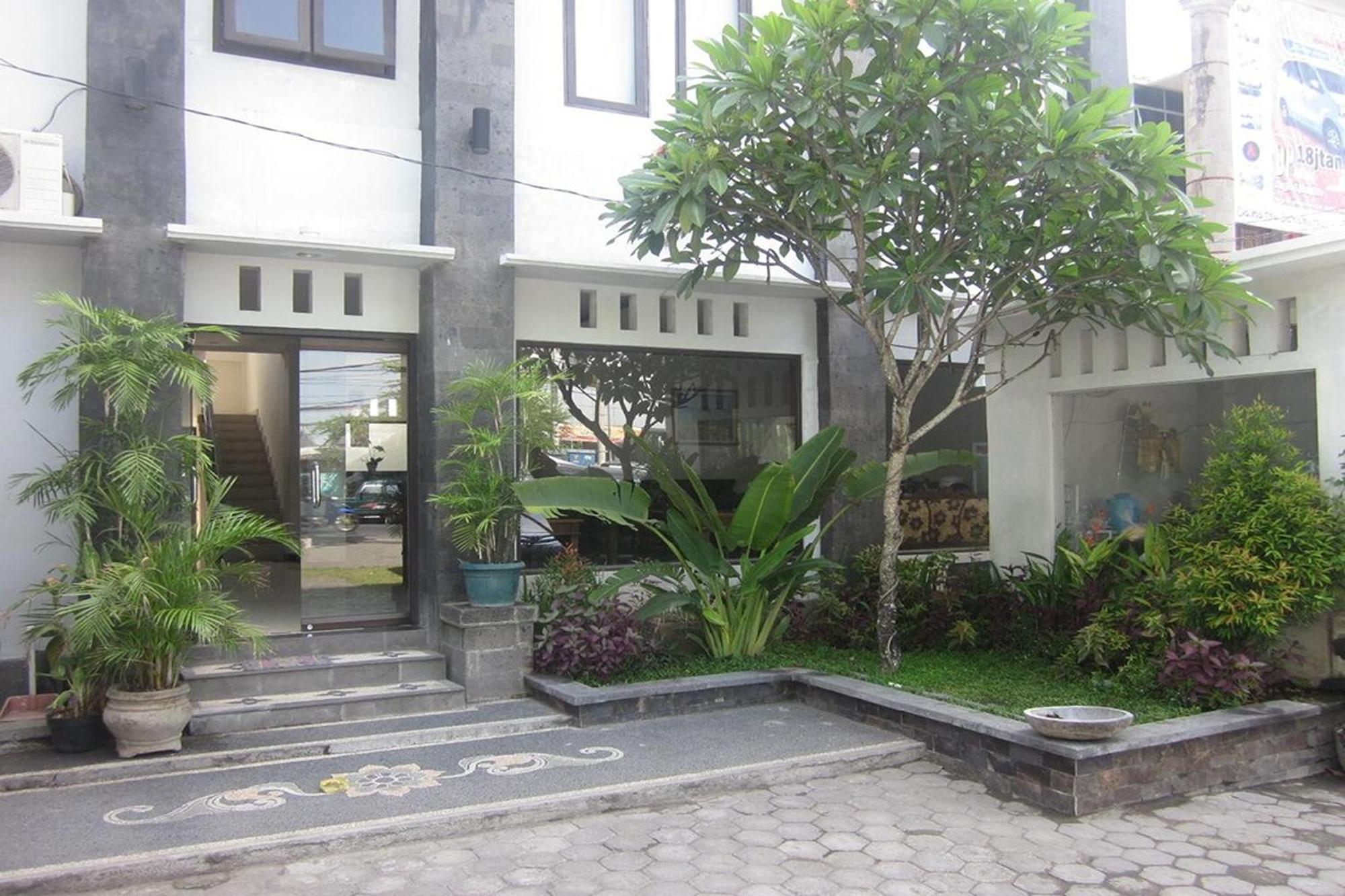 OYO 3156 Hotel Warta Dua Denpasa Buitenkant foto