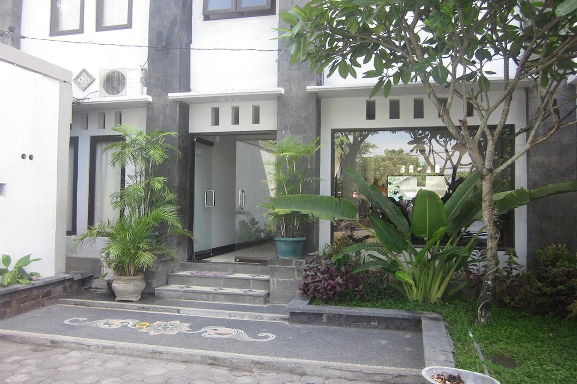 OYO 3156 Hotel Warta Dua Denpasa Buitenkant foto