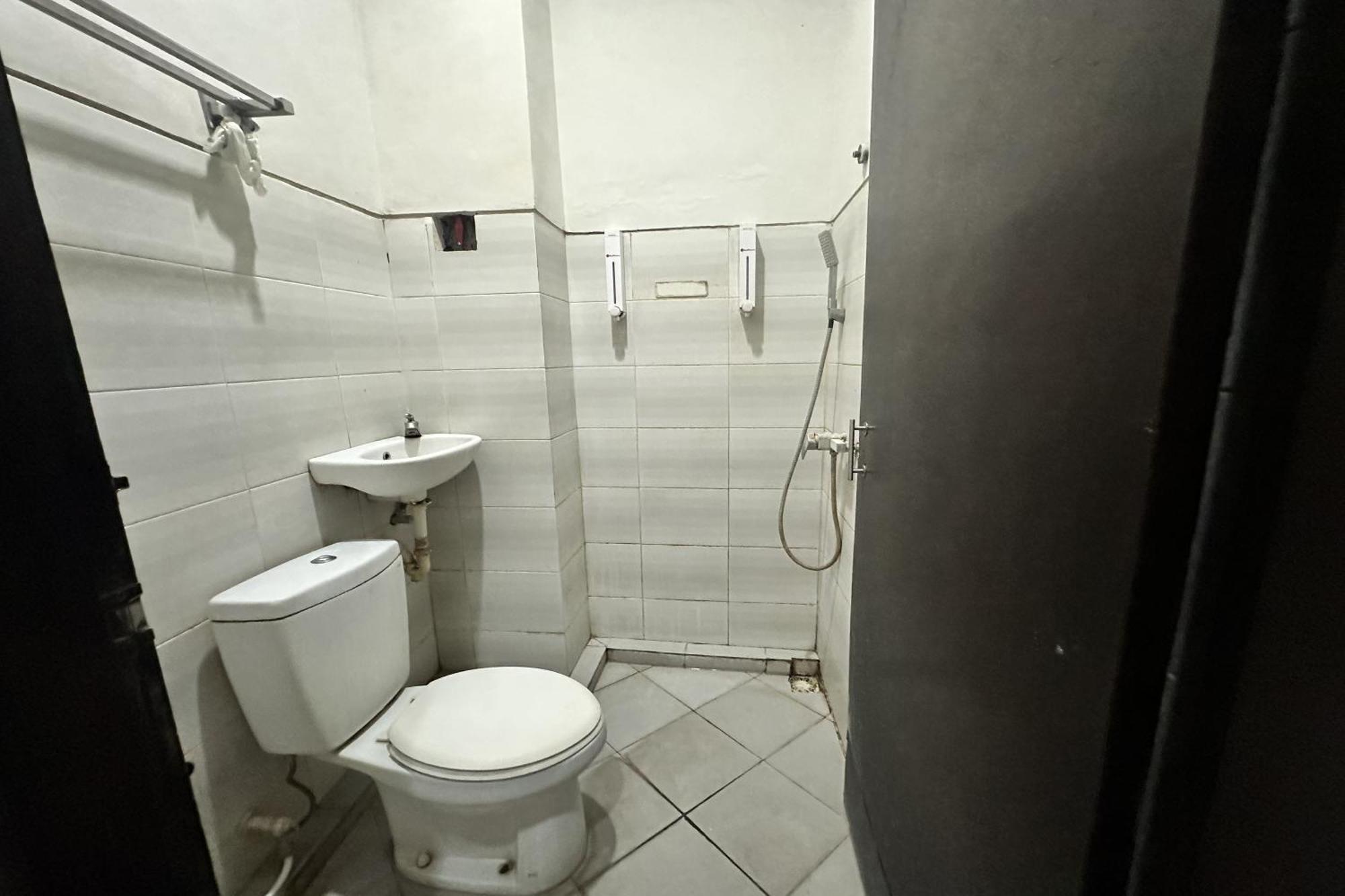 OYO 3156 Hotel Warta Dua Denpasa Buitenkant foto