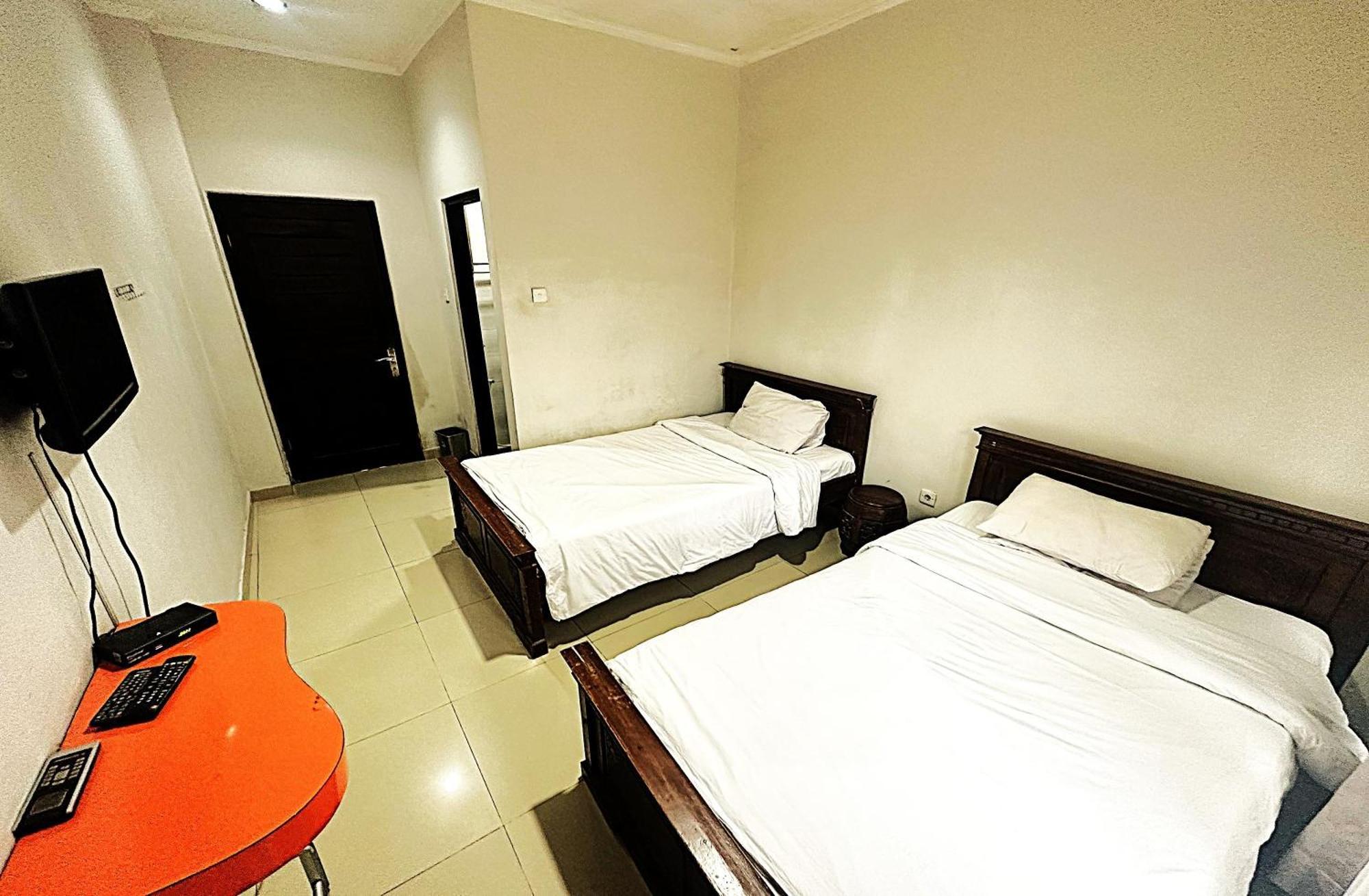 OYO 3156 Hotel Warta Dua Denpasa Buitenkant foto