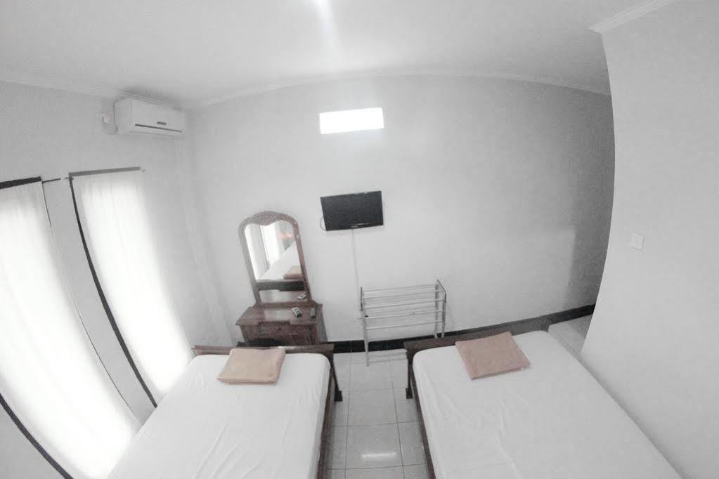 OYO 3156 Hotel Warta Dua Denpasa Buitenkant foto
