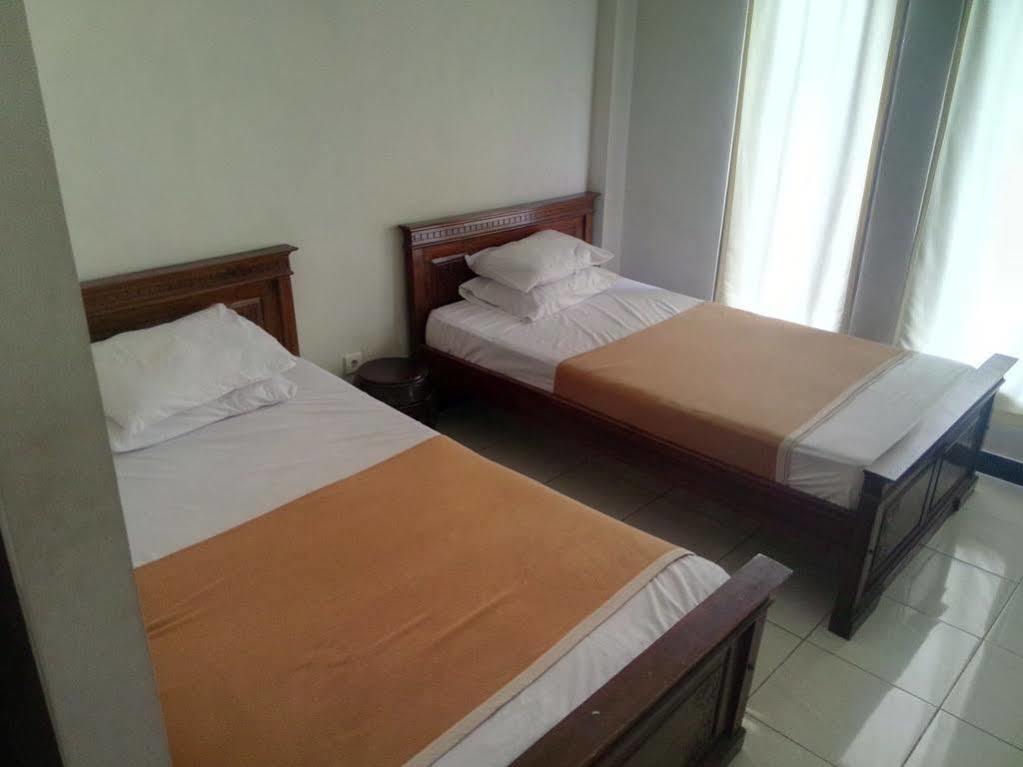 OYO 3156 Hotel Warta Dua Denpasa Buitenkant foto